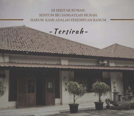 Gambar sebuah rumah dengan arsitektur Jawa kuno untuk mendukung suasana ebyektifikasi perempuan pada masa itu. Mempertegas perasaan tersirah.
